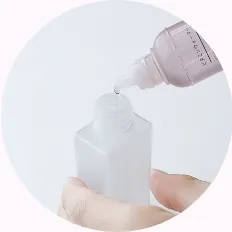 ビタミンウォーターを入れます。